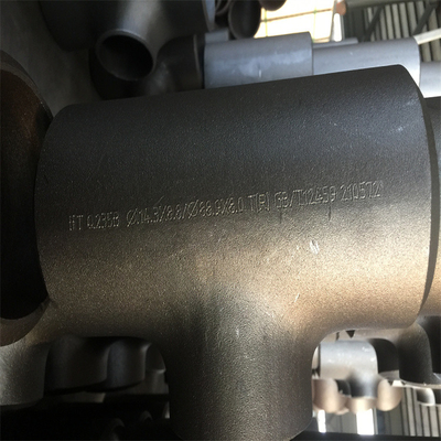 معدات خطوط الأنابيب Equal Tee ASTM A234 WPB Butt Weld Reducing Tee حسب الطلب